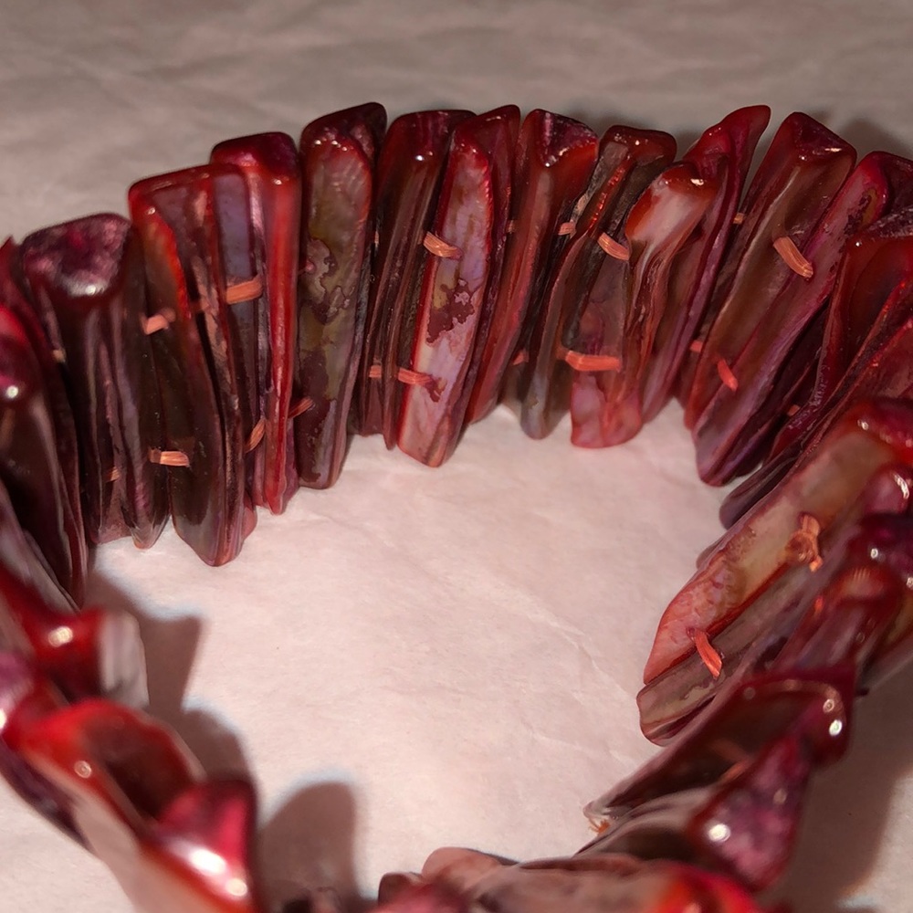 Red Shell Bangle Bracelet - Picture 6 of 7
